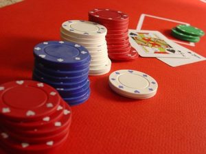 imagen de mesa de blackjack de casino